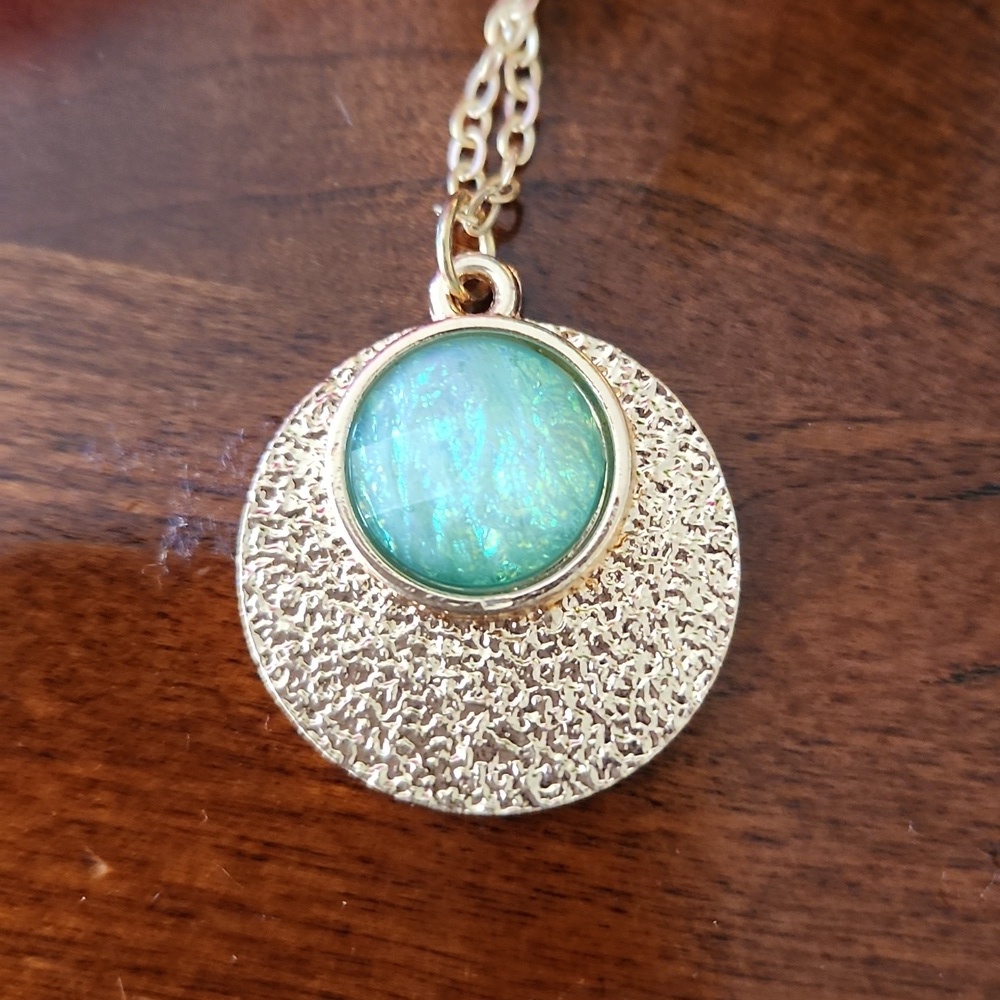 Round Green/Golden sphere pendant - Picture 2 of 7